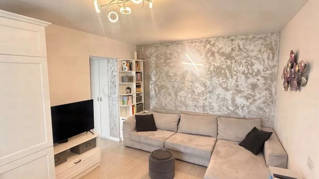 carousel-thumb-0