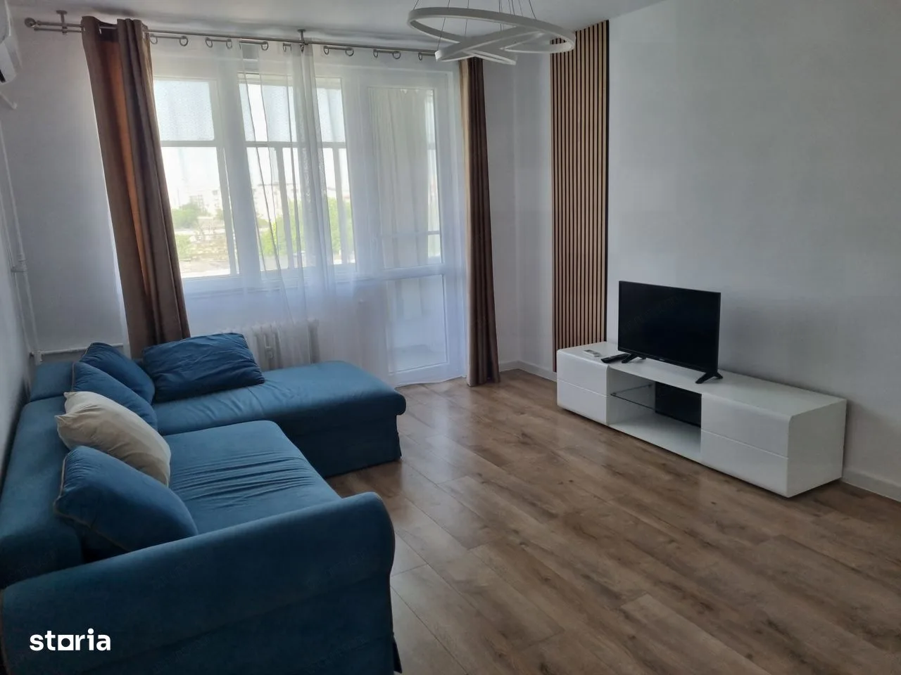carousel-thumb-0